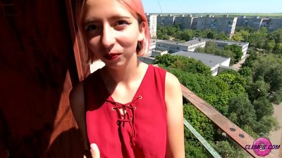 סענסואַל תּלמיד סאַקס אַ פרעמדער אין די אָוטבאַקק - מיט זיין פּנים